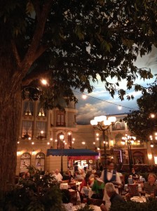 What a pretty bistro scene in Paris, Las Vegas.